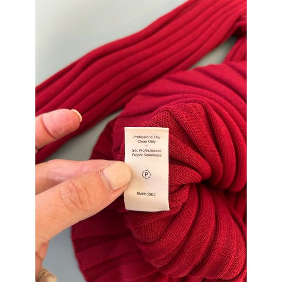 Elegant Red Ribbed Sweater - Picture 8 of 8